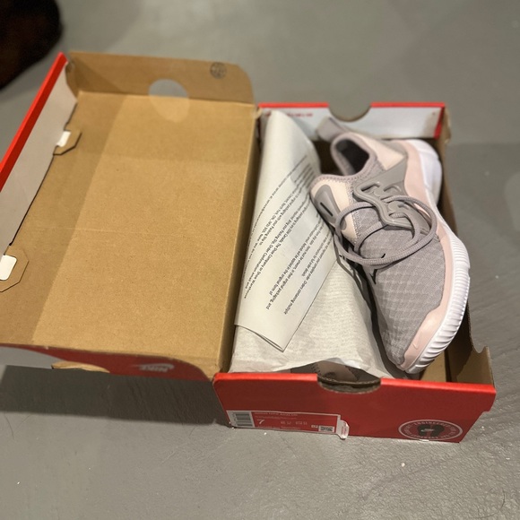 Women’s Nike Acalme Runners
Brand New - Picture 4 of 6